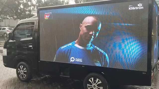 Persib Bandung Perkenalkan Dua Legiun Asing Pakai Mobitron Bak Iklan Berjalan
