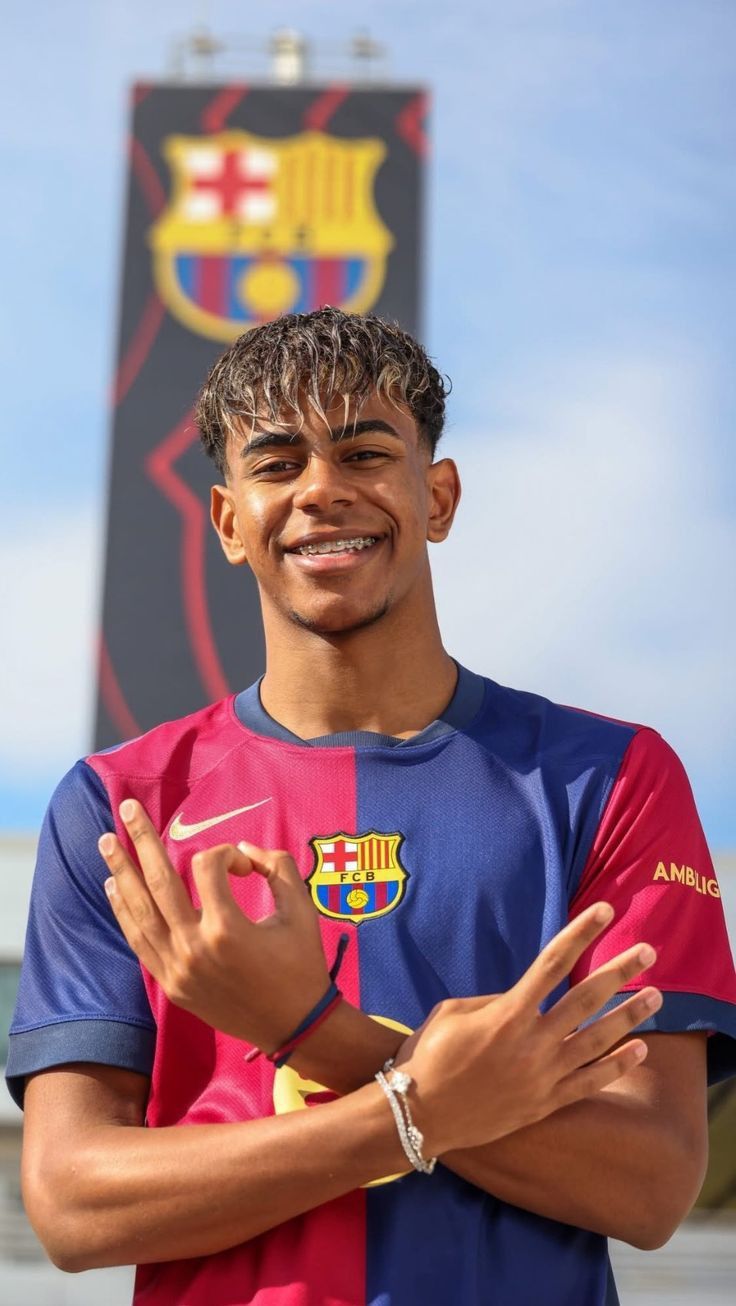 Terinspirasi Maradona, Lamine Yamal Siap Warisi No. 10 Ikonik Barcelona Milik Lionel Messi