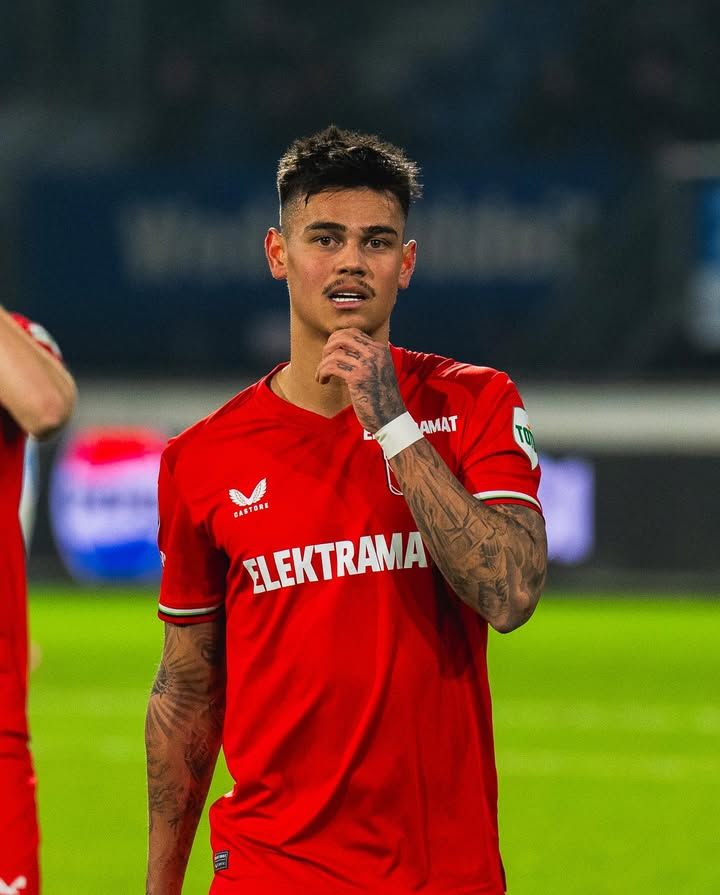 Van den Brom Tutup Pintu, Masa Depan Mees Hilgers di FC Twente Kian Suram