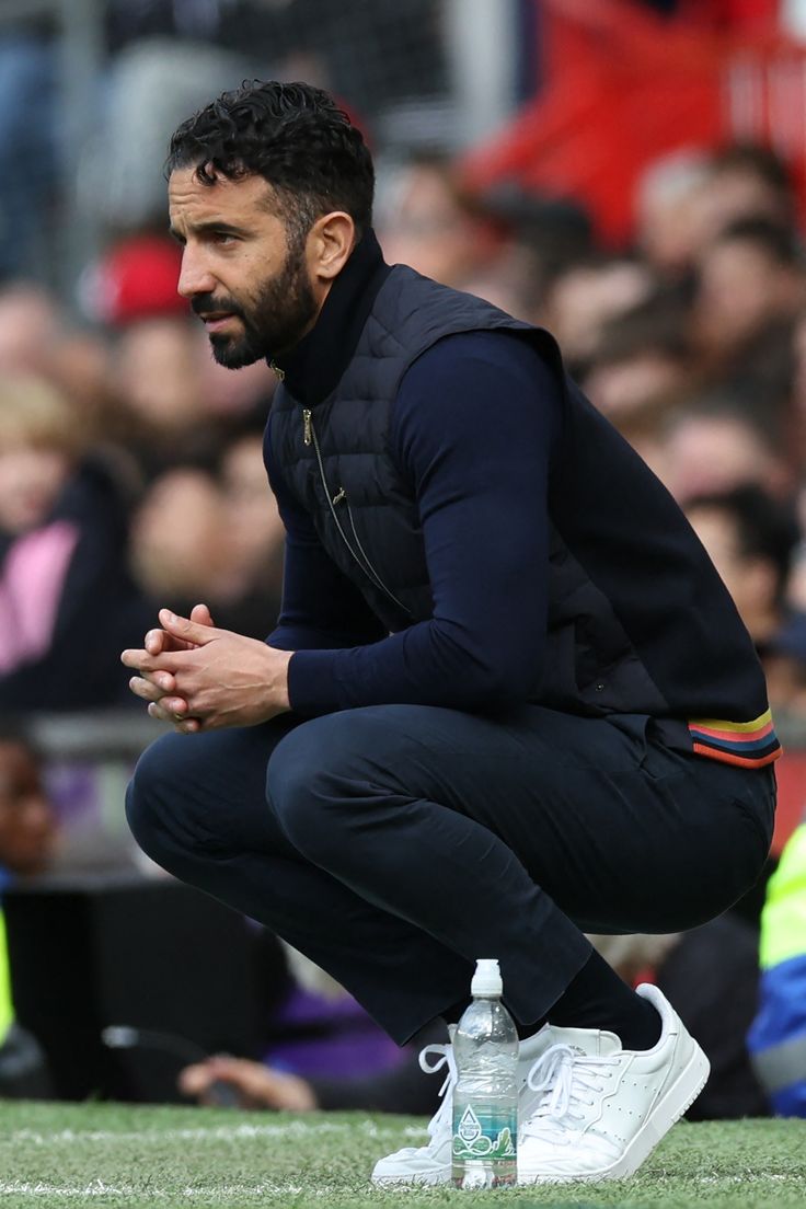 Mengapa Manchester United Masih Pertahankan Ruben Amorim? Dilema Besar Sir Jim Ratcliffe