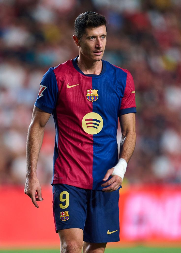 Barcelona Geram dengan Keputusan Ceroboh Robert Lewandowski