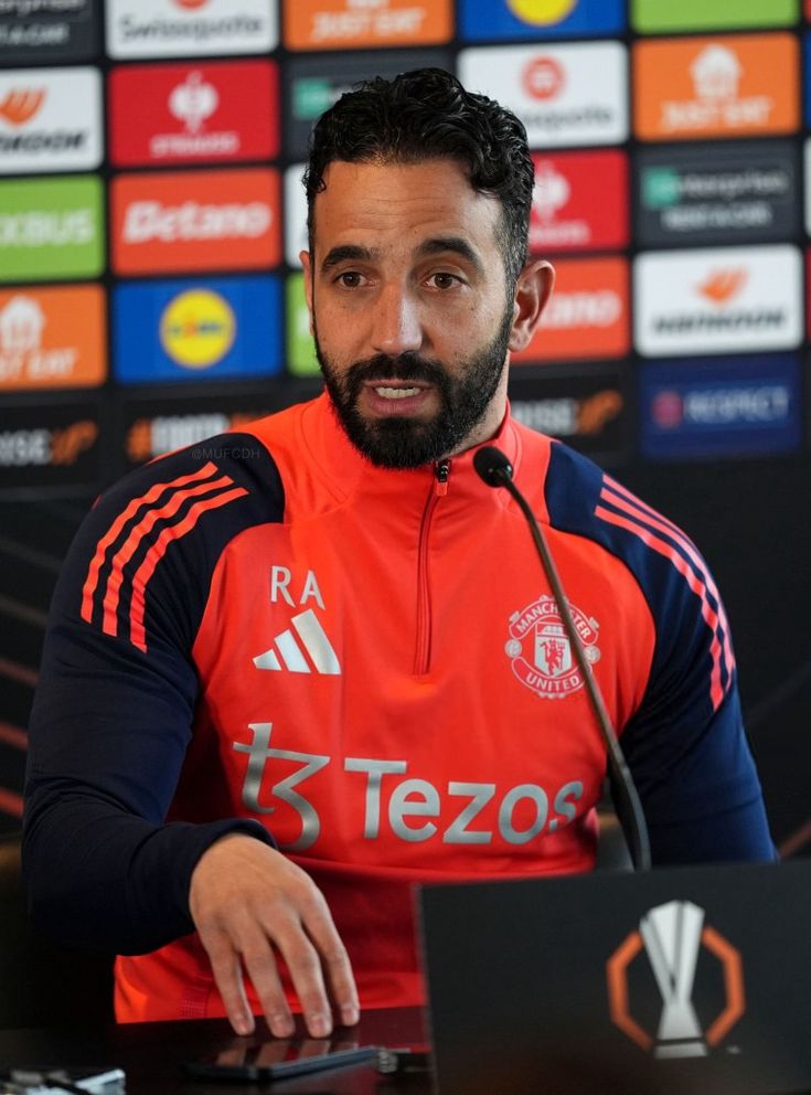 Ruben Amorim Singgung Media Inggris: “Masalah Terbesar Manchester United Bukan Taktik”