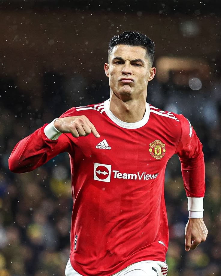 Cristiano Ronaldo Ternyata Pilih Diam di Grup WhatsApp Manchester United Karena Takut Pada Rio Ferdinand
