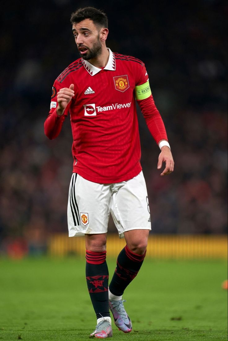 Peter Schmeichel Desak Ruben Amorim Copot Ban Kapten dari Bruno Fernandes, Soroti Bahasa Tubuh yang Dinilai Buruk