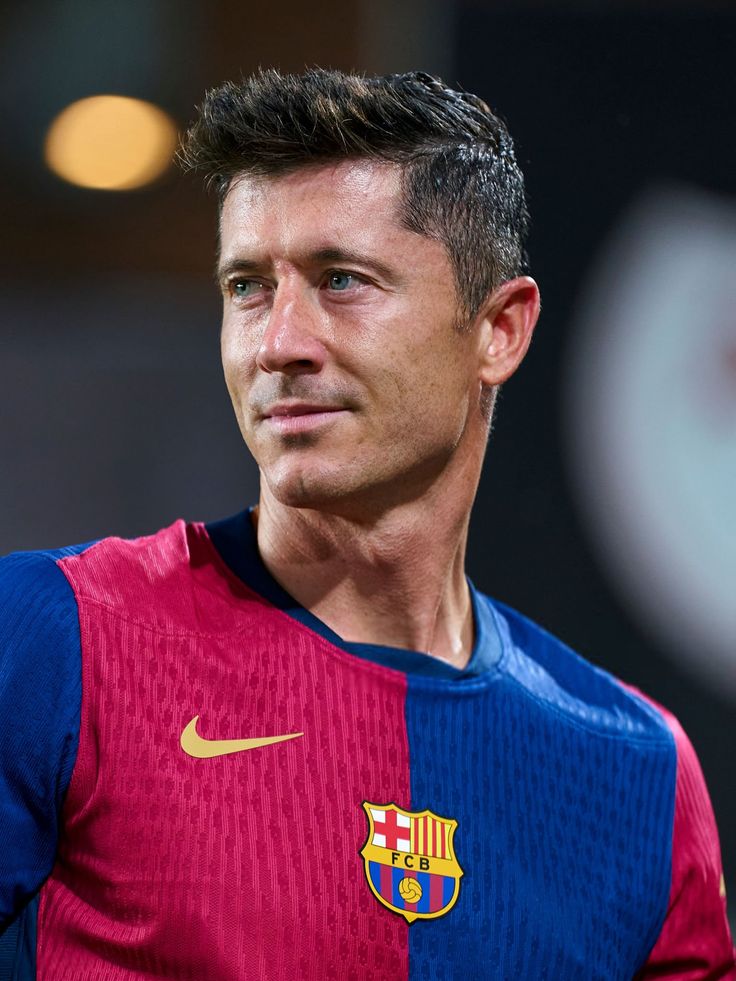 Robert Lewandowski Masuk Radar AC Milan Usai Santiago Gimenez Mengecewakan