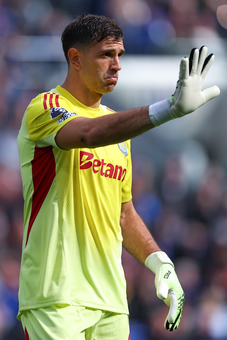 Inter Milan Incar Emiliano Martinez: Setelah Gagal ke Manchester United, Sang Kiper Bisa Menuju Serie A