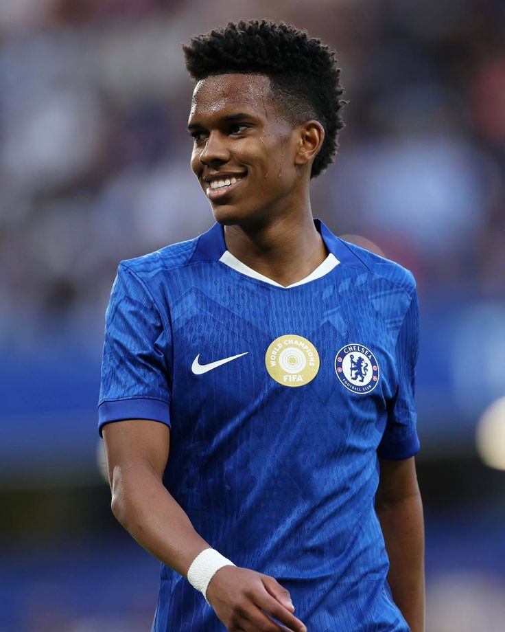 Barcelona Dikabarkan Siap Membuka Pintu untuk Wonderkid Chelsea, Estevao, Usai Penampilan Gemilang di Liga Champions