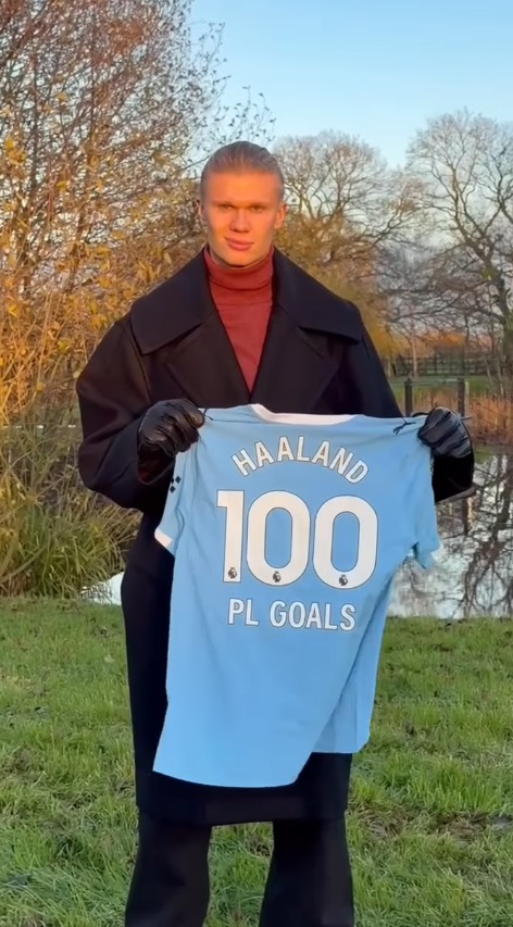 Sosok Unik Satu Ini: Erling Haaland Rayakan Rekor 100 Gol Liga Inggris dengan Cara Tak Biasa