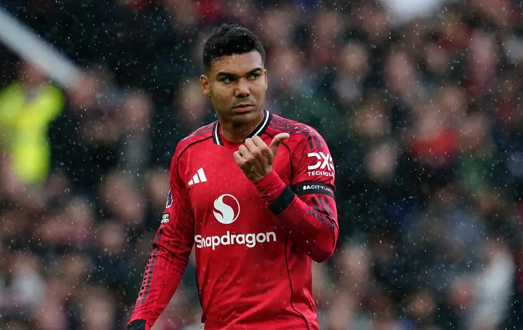 Casemiro Bangkit, Carragher Lunakkan Kritik Usai MU Taklukkan Newcastle