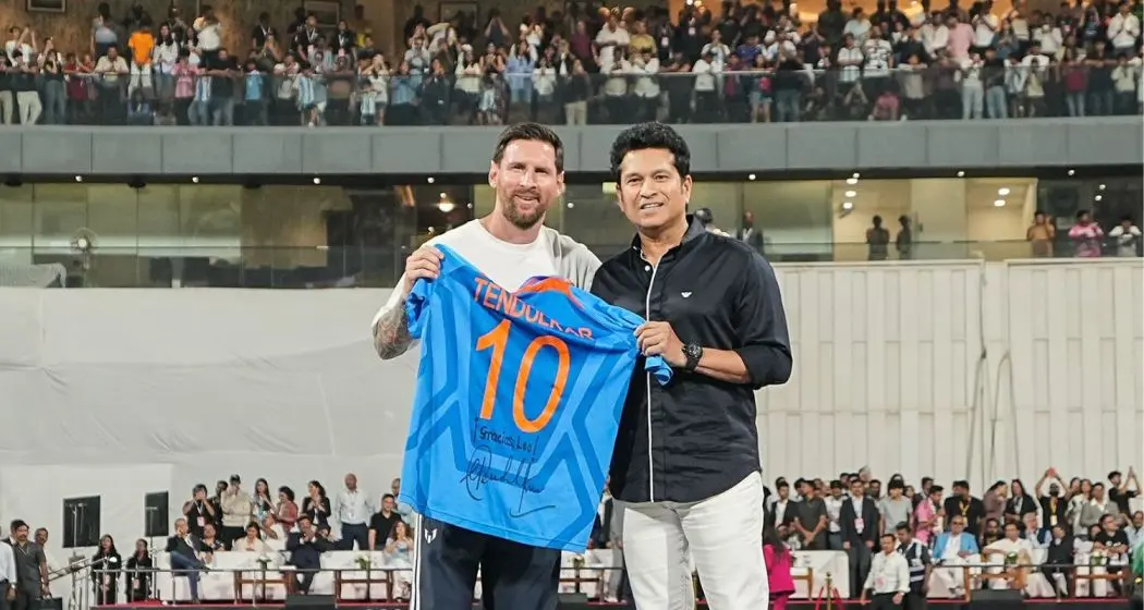Hadiah Fantastis untuk Messi! Miliarder India Beri Jam Rp17 Miliar di Tengah Tur GOAT yang Diwarnai Kekacauan