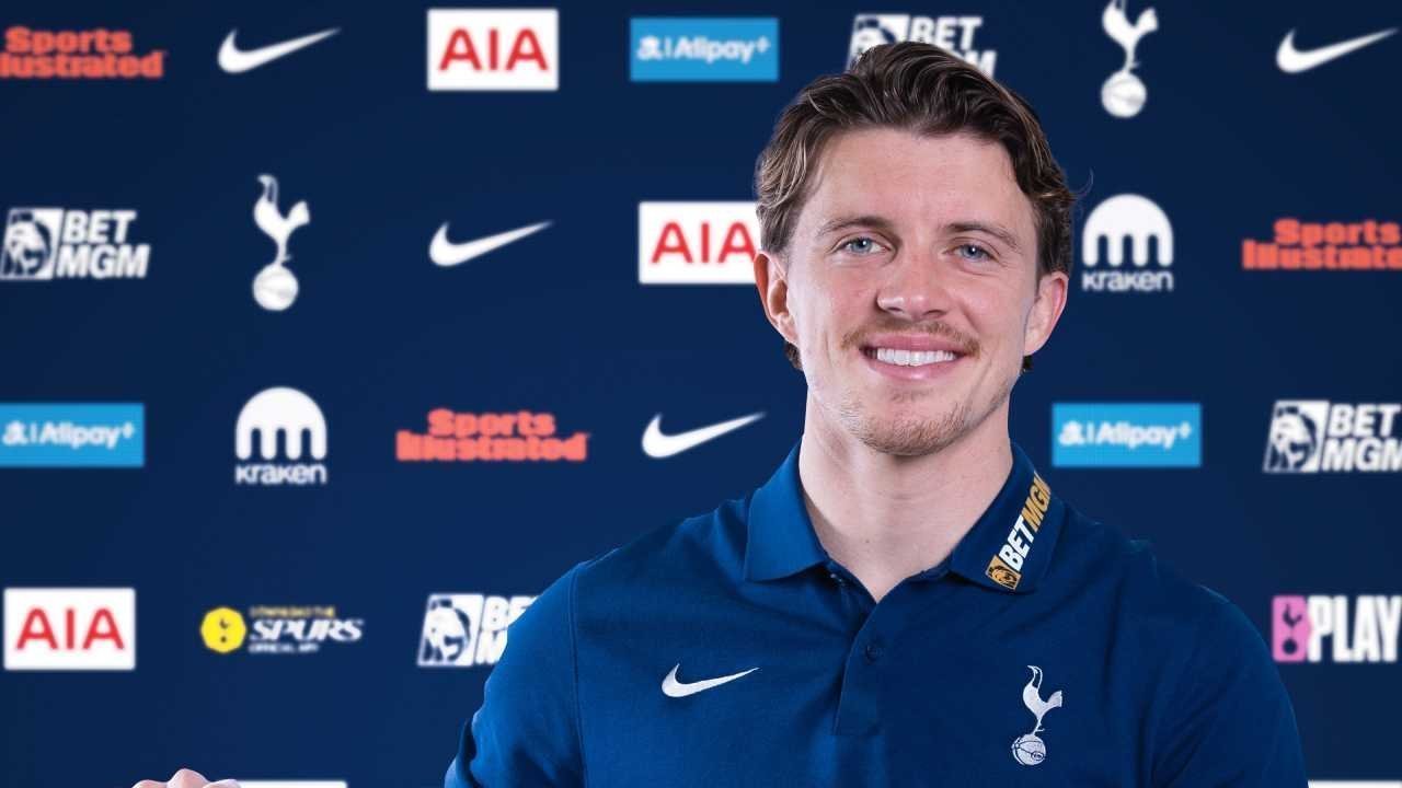 Resmi Pulang ke Premier League, Conor Gallagher Berseragam Tottenham
