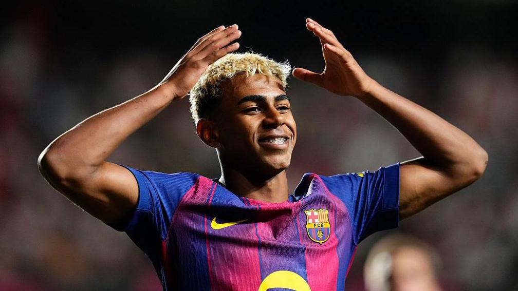 Lamine Yamal Persembahkan Bola Hat-trick untuk Sang Ibu Usai Barcelona Gilas Villarreal